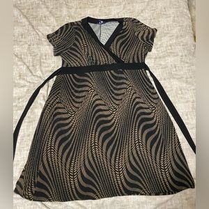 Reitmans Beautiful Black and Gold Patterned Dress
